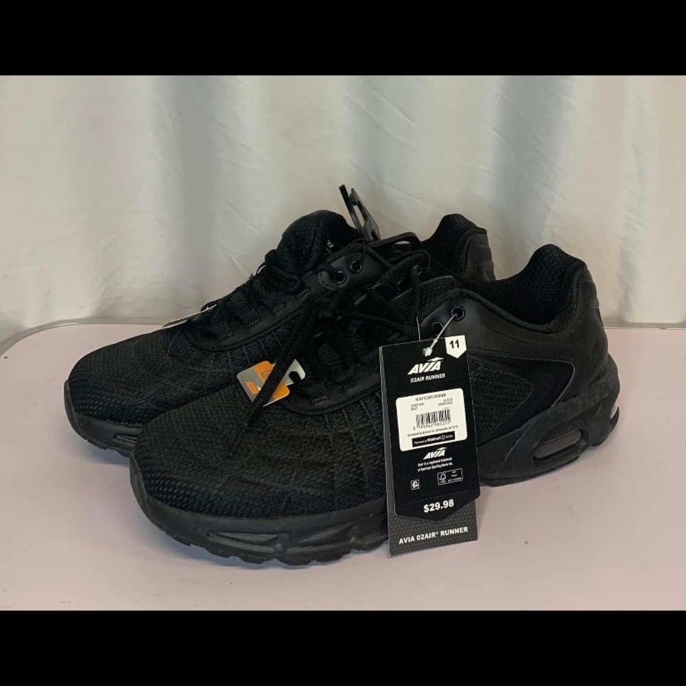 Avia sneaker NWT size 11